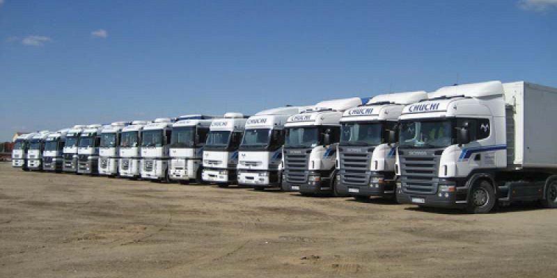 Vista general de todos los camiones que conforman la flota de Miñambres Rodríguez